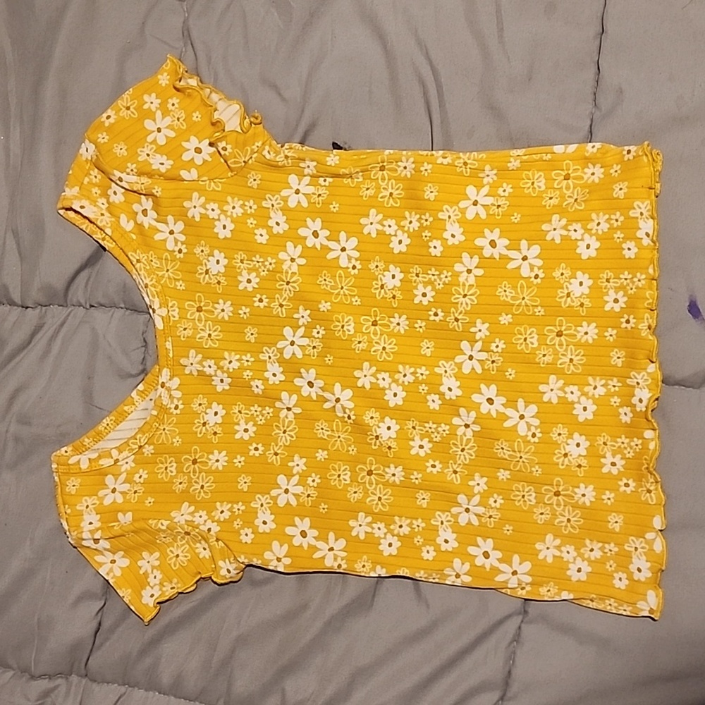 Kids shirt, can be used as a cute crop top